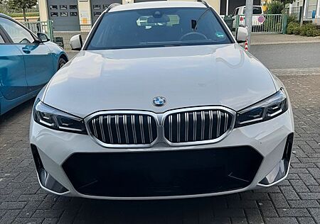 BMW 320i Kombi Autom. M-Sport LED-NAVI-18"Alu-Kamera