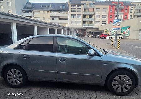 Audi A4 2.0 T FSI tiptronic quattro -