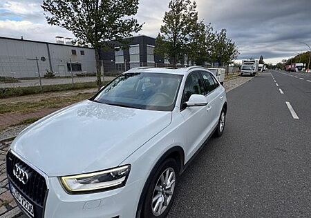 Audi Q3 2.0 TDI S tronic quattro -