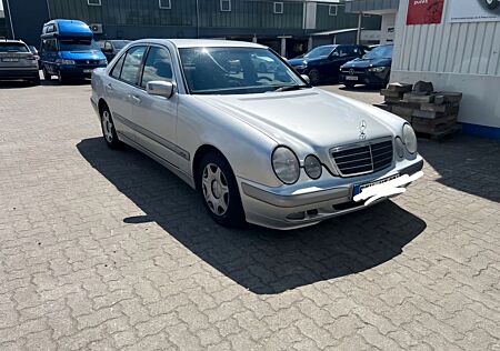 Mercedes-Benz E 200 CLASSIC Classic