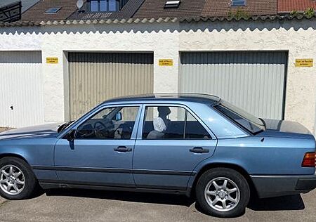 Mercedes-Benz E 230