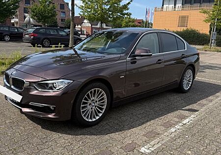 BMW 320i Luxury Line Luxury Line