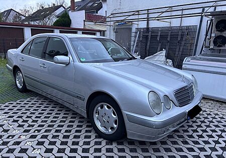 Mercedes-Benz E 200 CLASSIC W210