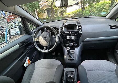 Opel Zafira mit 1,5 Jahre TÜV / frisch gewartet