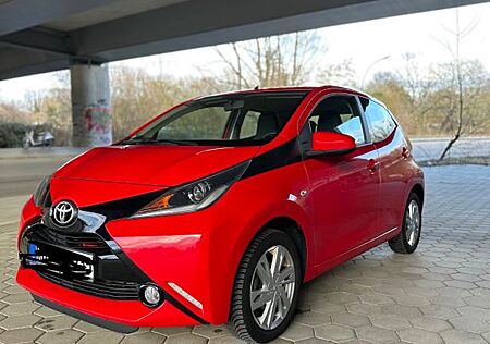 Toyota Aygo (X) Aygo (X) 1,0-l-VVT-i x-play touch