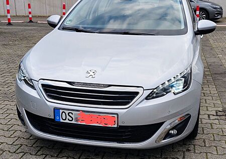 Peugeot 308 II PureTech 130PS, Automatik, Navi, Kamera