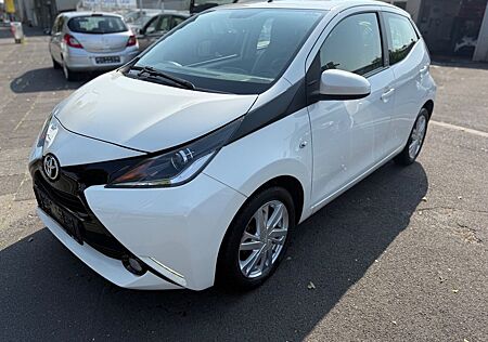 Toyota Aygo (X) Aygo -play Team D *R-Kamera*