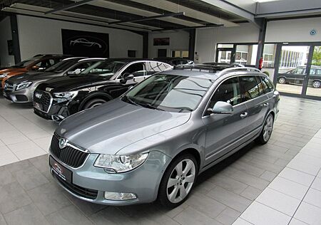 Skoda Superb Combi Elegance 4x4/Navi/Xenon/Automatik