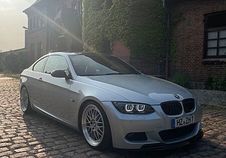 BMW 325i Coupé (e92)