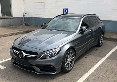 Mercedes-Benz C 63 AMG DESIGNO/NIGHT/CARBON/PANO/BURMESTER/HEADUP/IWC