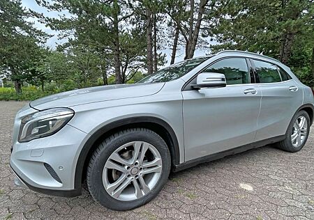 Mercedes-Benz GLA 220 d DCT -