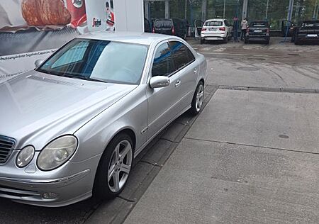 Mercedes-Benz E 240 4MATIC AVANTGARDE Avantgarde