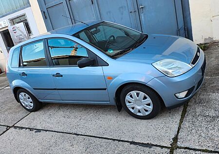 Ford Fiesta 1:3 51 kW Ghia Ghia