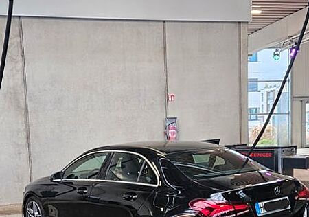 Mercedes-Benz A 220 DCT -