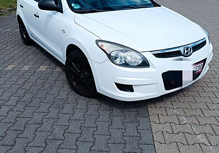 Hyundai i30 1.4 mit Benzin und Gasanlage