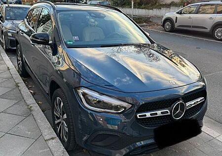 Mercedes-Benz GLA 200 GLA 200d 4MATIC Pano+360+Memory+CarPlay