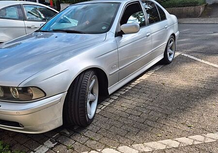 BMW 525i -