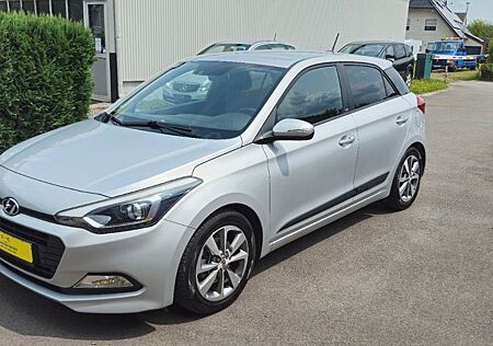 Hyundai i20 NAVI KAMERA 8x ALUFELGEN TOPP