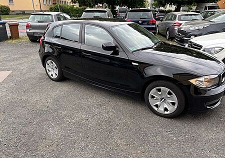 BMW 116d 116 Baureihe 1 Lim. *NAVI*SHZ*AHK*8-FACH*