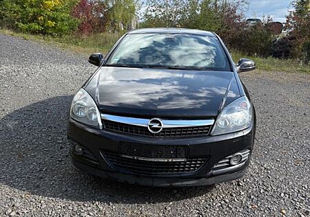 Opel Astra GTC 1.6 ECOTEC Black&White 85kW Black&...