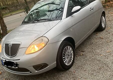 Lancia Ypsilon 1.2 8v -