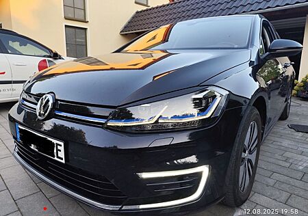 VW Golf Volkswagen E-, Wärmepumpe, Leder, CCS, AHK