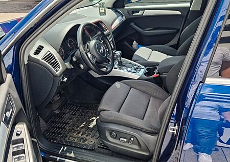 Audi Q5 2.0 TDI S tronic quattro -
