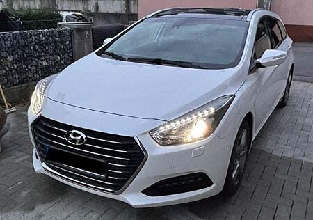 Hyundai i40 Premium Diesel 141PS AHK Pano 8fach