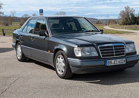 Mercedes-Benz E 320 mit H-Kennzeichen