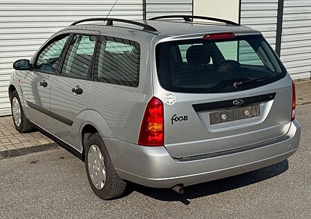 Ford Focus Kombi-1. Hand-Klima-Zahnriemen gewechselt