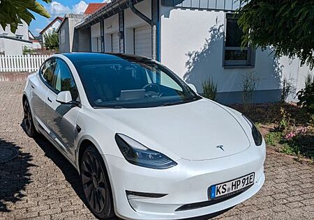 Tesla Model 3 Allradantrieb mit Dualmotor Performa...