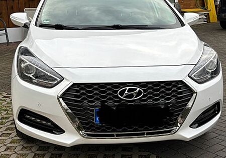 Hyundai i40 1.6 CRDi 100kW Space DCT Space