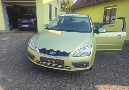 Ford Focus 1,6 Ti-VCT Ghia Ghia
