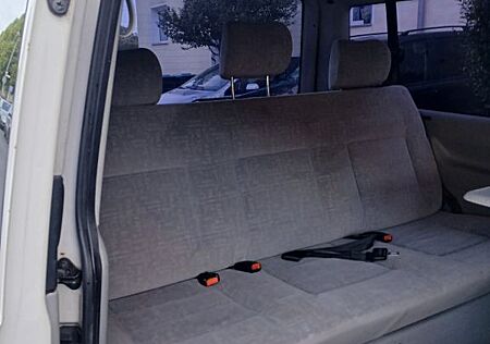 VW T4 Caravelle Volkswagen 2.5 TDI 75kW Standard
