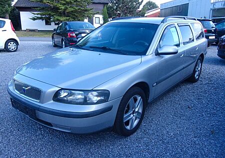 Volvo V70 Comfort, 8-fach bereift, gepflegter Zustand
