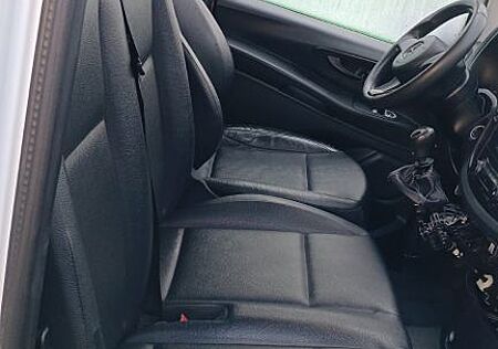 Mercedes-Benz Vito Extra Lang 6 Sitze Leder Getriebe Schaden