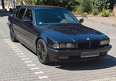 BMW 728i E38