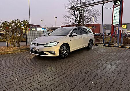 VW Golf Volkswagen 1.6 TDI DSG Variant R-Line