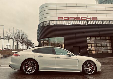 Porsche Panamera Turbo in Kreide ohne OPF