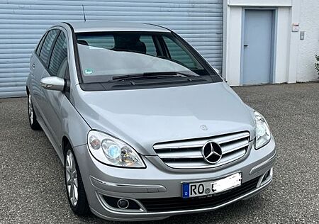 Mercedes-Benz B 150 - Sports Tourer Silber metallic LED Schein