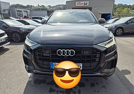 Audi Q8 55 TFSI quattro tiptronic competition pl ...