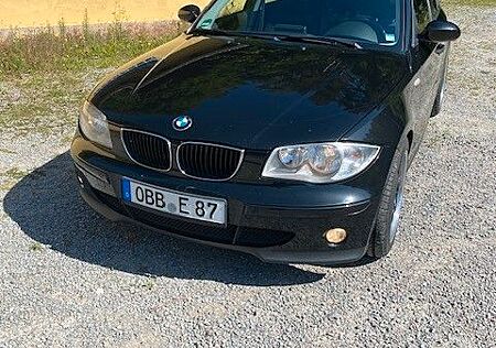 BMW 118i - E87