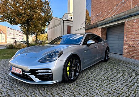 Porsche Panamera Turbo S E-Hybrid Keramik Night Chrono