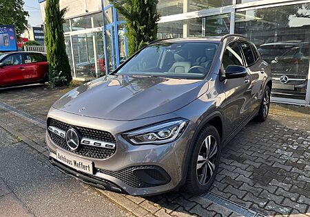 Mercedes-Benz GLA 180 GLA -Klasse Autom. NAVI