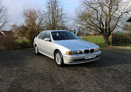 BMW 520i E39 *1. Hand* *Xenon* *PDC* *SHZ*