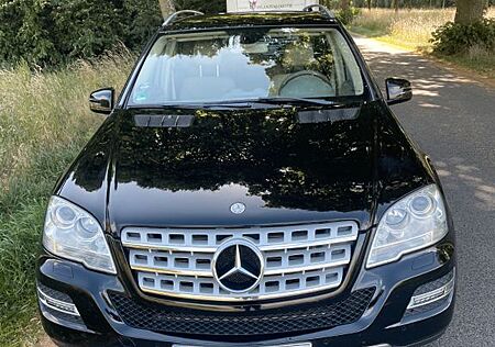 Mercedes-Benz ML 300 CDI mit Vollausstattung