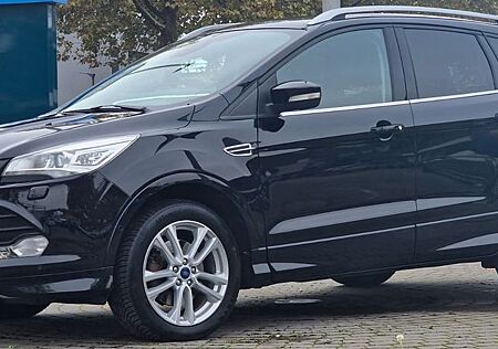 Ford Kuga 4x4*AUTOM.*PANORAMA*AHK*SCHECKHEFT