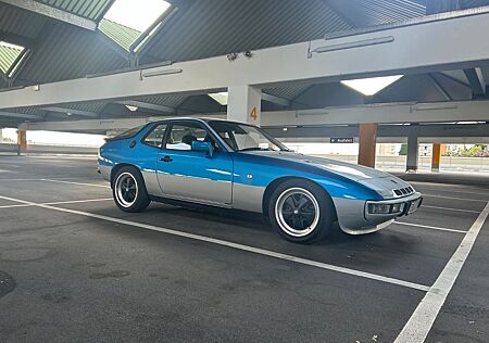 Porsche 924