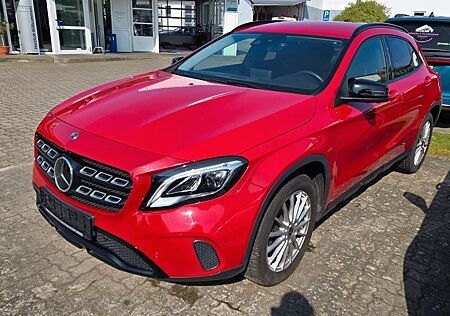 Mercedes-Benz GLA 200 ACC