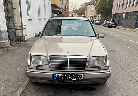 Mercedes-Benz E 320